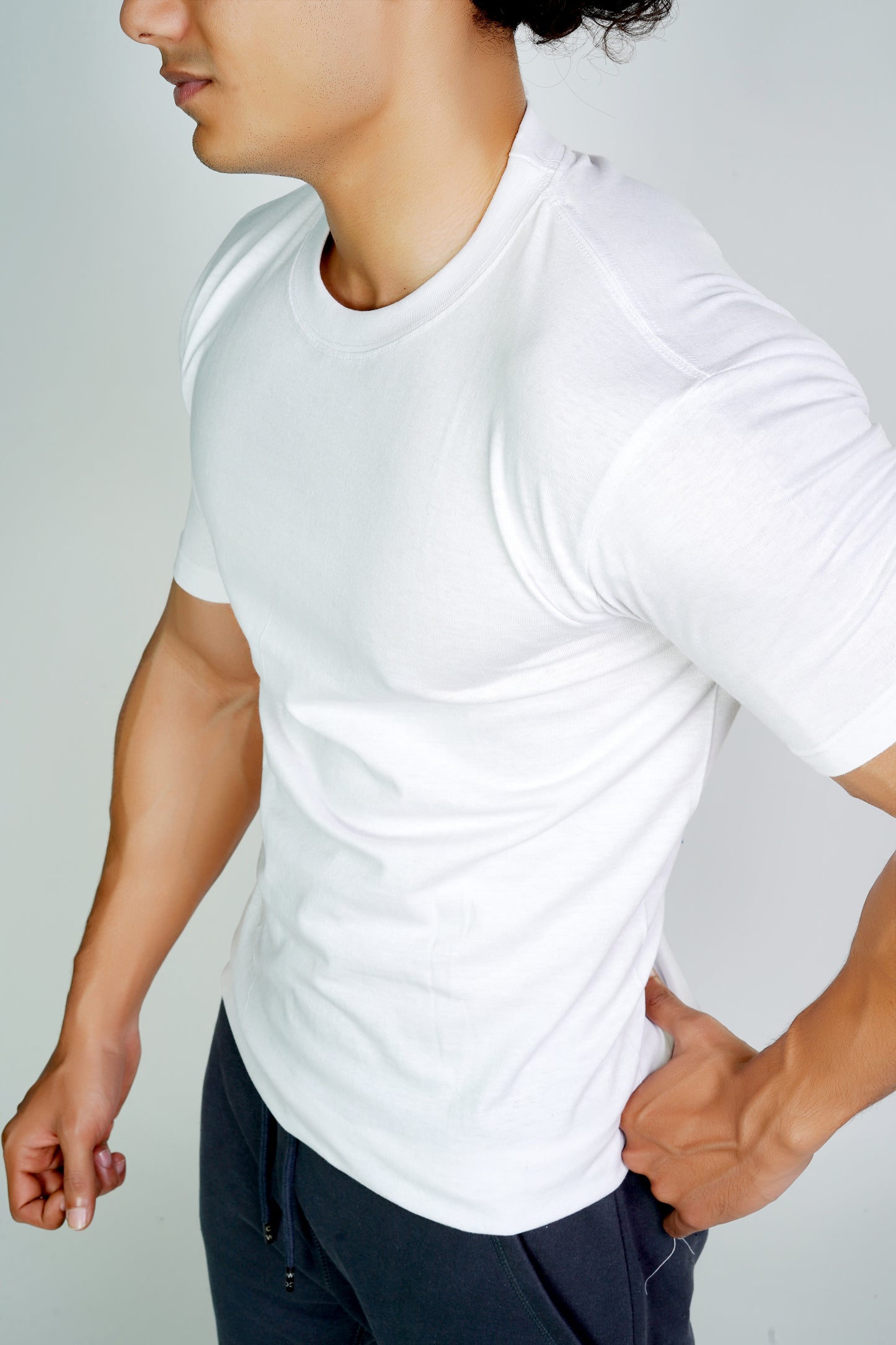 person wearing white colored crewneck t-shirt