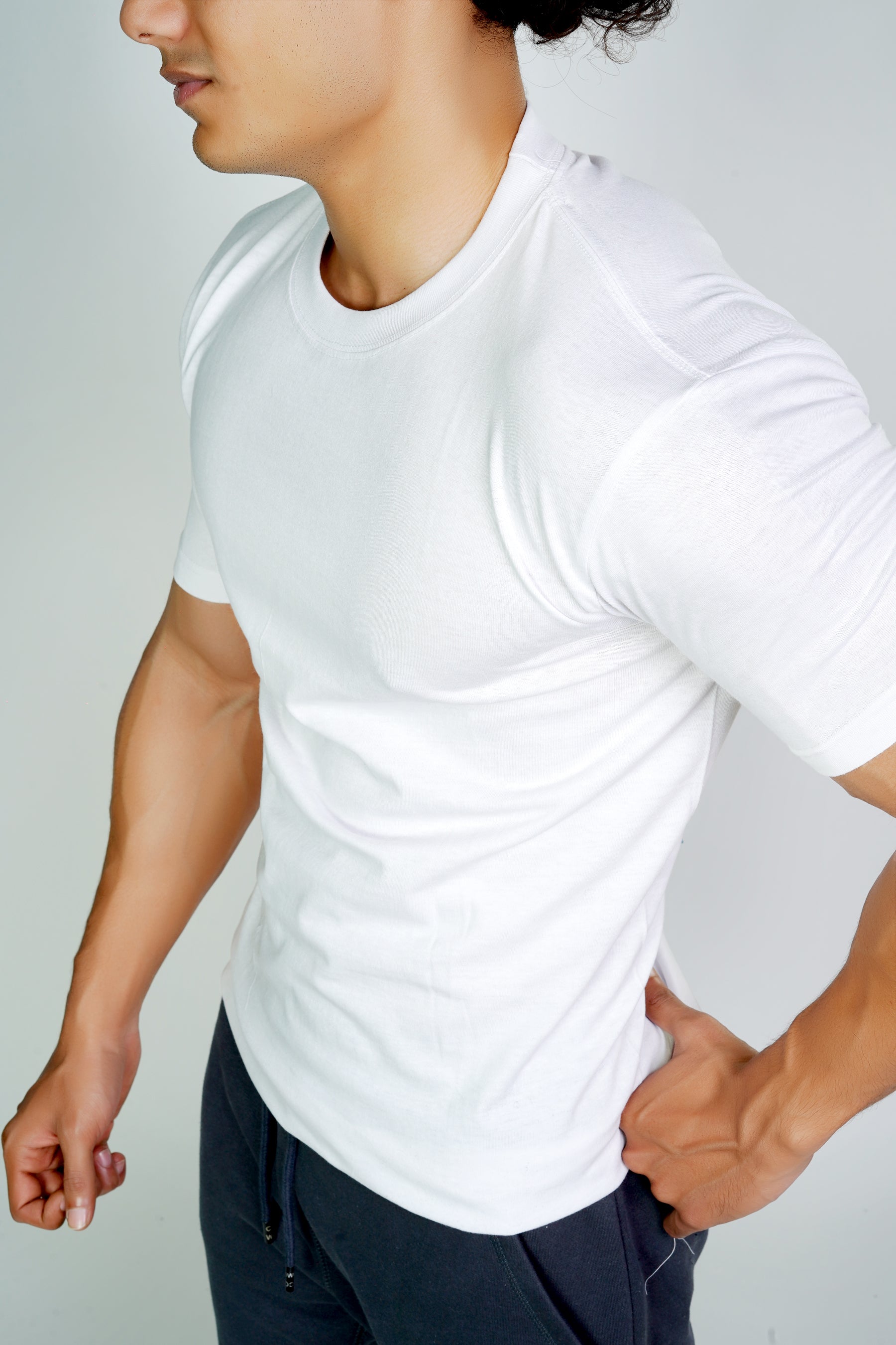 person wearing white colored crewneck t-shirt